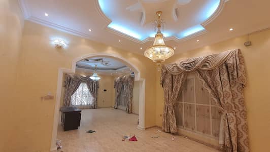 8 Bedroom Villa for Sale in Al Nahyan, Abu Dhabi - For sale villa in Abu Dhabi Al Nahyan area. At Al Wahda Club, two floors and a roof It is located on three main streets very good place