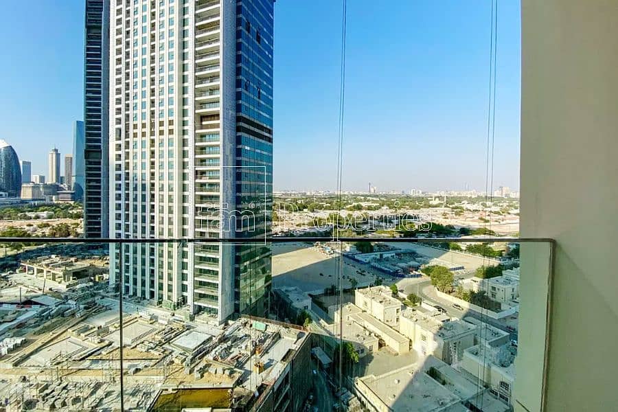 Modern Apt. near Dubai Mall & Metro | Zaabeel View