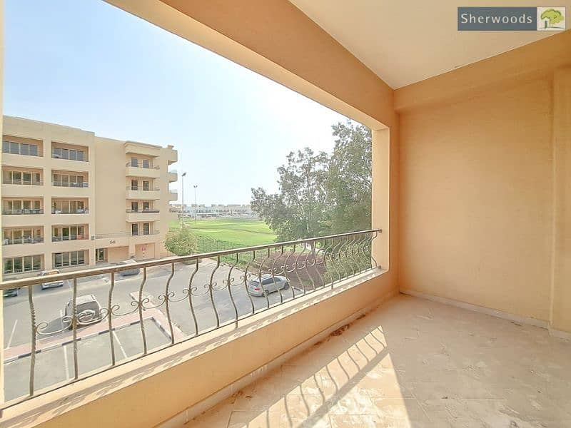 Large Studio Behind the Mall - Golf Course View
