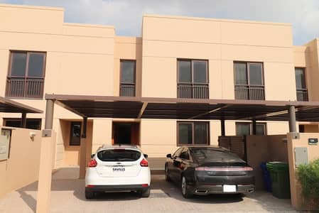 4 Bedroom Townhouse for Rent in Muwaileh, Sharjah - Vacant mid unit with landscaped garden