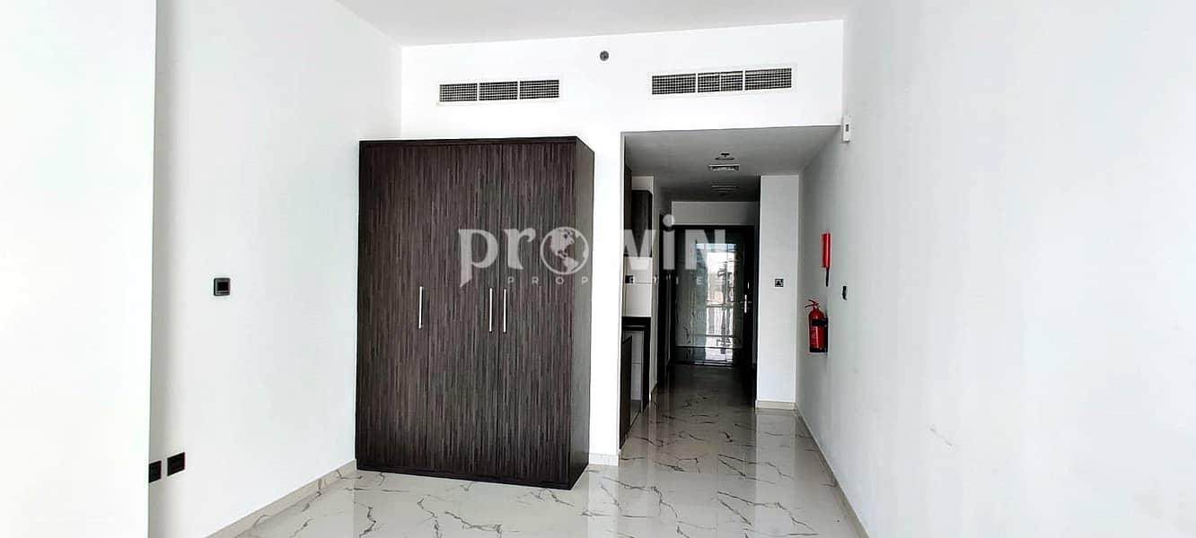 STUDIO WITH CLOSED KITCHEN |NO COMMISSION!! | PRIME LOCATION | BUILT IN WARDROBE | MODERN AMENITIES