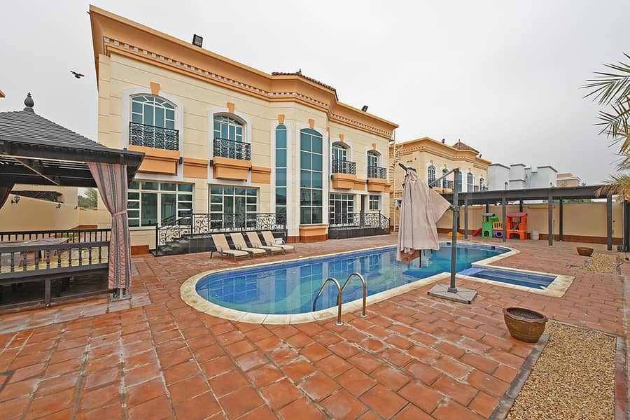 Beautiful 5 bed family home with swimming pool
