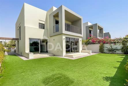 4 Bedroom Villa for Rent in Dubai Hills Estate, Dubai - Spacious 4 bedrooms / Close to swimming pool