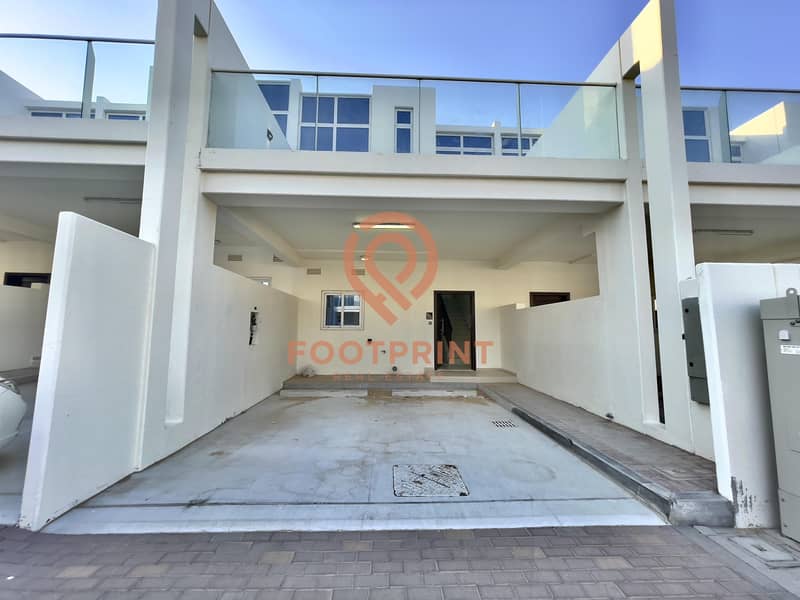3 Bedroom Spacious Townhouse | Close Kitchen | Ready To Move