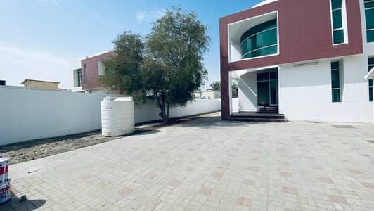 Villa for Rent in Al Sabkha, Sharjah - Commercial Villa for Rent in Umm Khanour