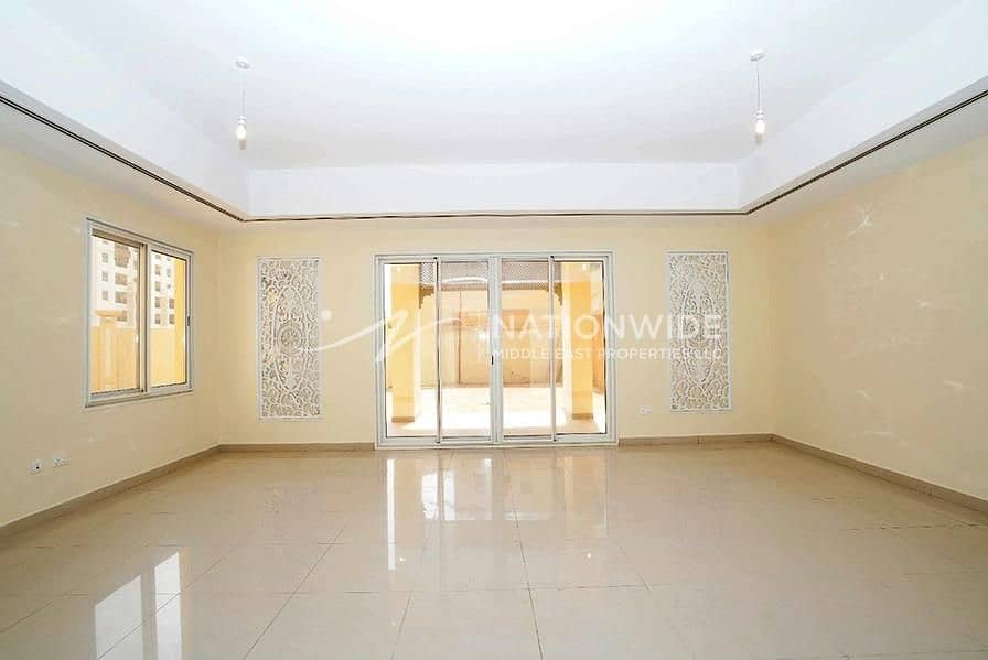 Spacious & Welcoming Villa Perfect For Your Family