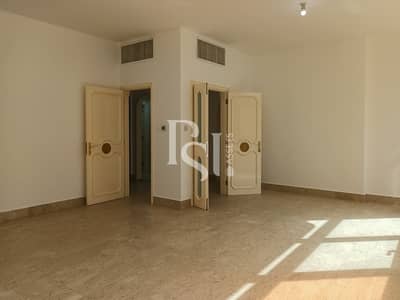 3 Bedroom Flat for Rent in Al Markaziya, Abu Dhabi - Downtown View | 3+Maid| Closed Kitchen