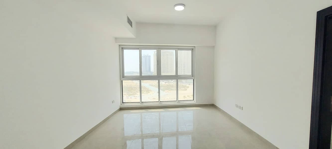 Brand new building 2BHK flat with saprate kitchen with appliances and 2months free in Arjan Area