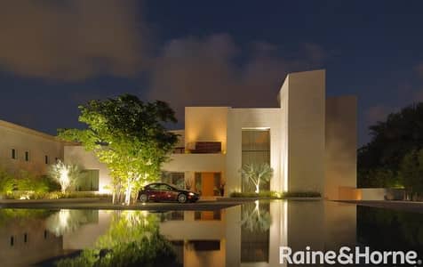 6 Bedroom Villa for Sale in Emirates Hills, Dubai - Golf & Lake Views |Infinity Pool| Contemporary