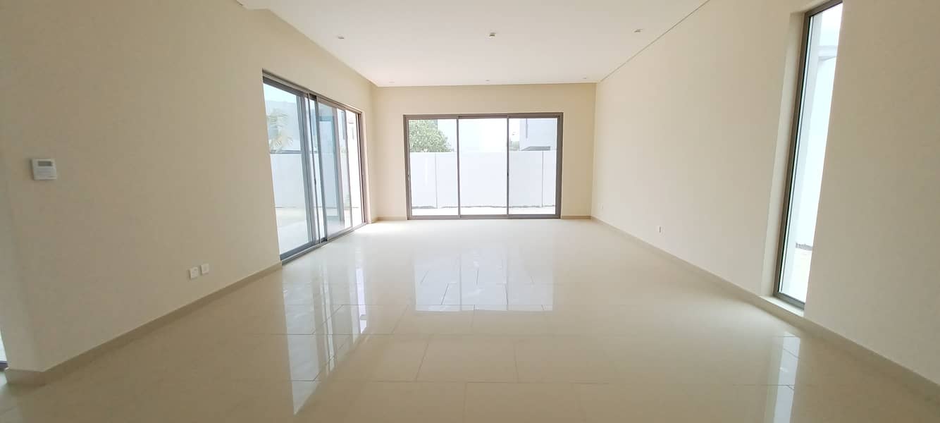 Brand new spacious 4bhk villa/ 2 Hall/2 kitchen with 1 majlis available in Al zahia rent only AED 240k