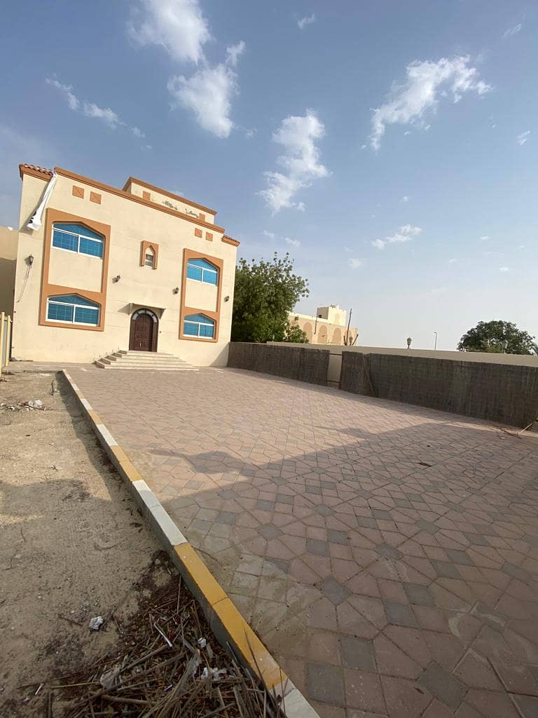 فيلا بها 6 غرف نوم و 2 مجلس الكل ماستر + 2 مطبخ + مدخل خاص و 4 مواقف فيلا بها 6 غرف نوم و 2 مجلس الكل ماستر + 2 مطبخ + مدخل خاص و 4 مواقف