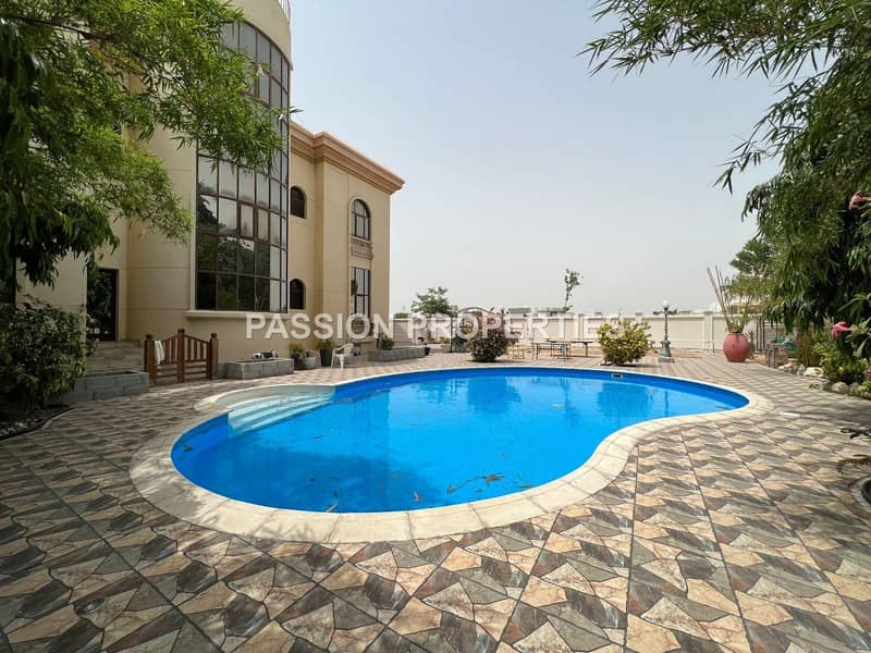 Classic Villa with Private Pool and 7 Bedroom for RENT in Al Manara