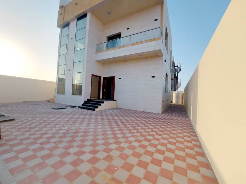 Modern villa for sale, stone front, excellent design, at a negotiable price