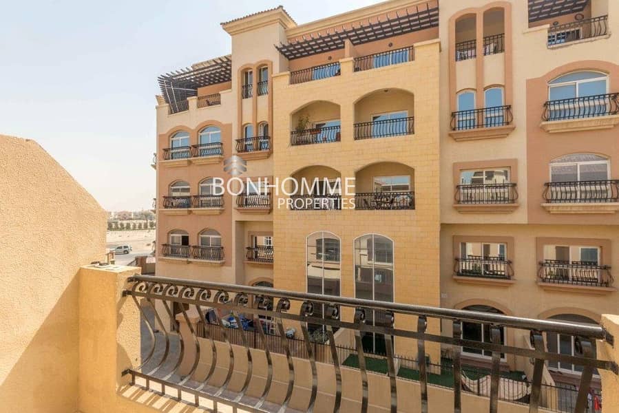 Townhouse available for 1.7 M in center of Dubai