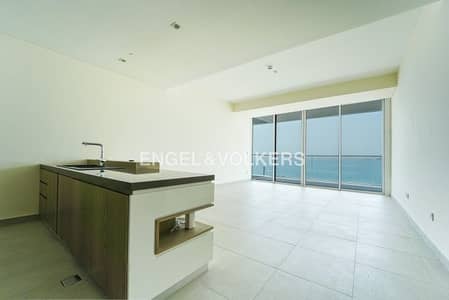 2 Bedroom Apartment for Rent in Palm Jumeirah, Dubai - Breathtaking See View|2 Parking|Private Beach