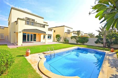 4 Bedroom Villa for Sale in Jumeirah Park, Dubai - Vacant on Transfer | Call Archie now for details