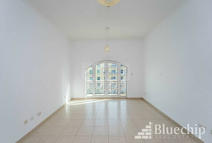 Pool view|Well maintained|Higher floor|Balcony