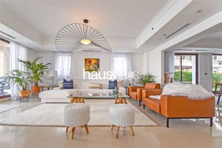 5 Bedroom Villa for Sale in Palm Jumeirah, Dubai - VACANT on Transfer | Upgraded Beach Front Villa
