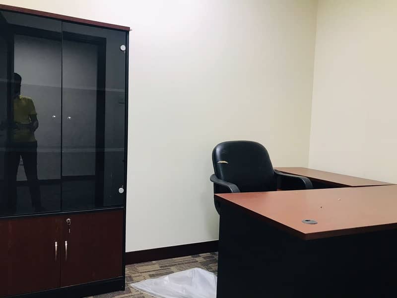 OFFICE WITH EJARY LOCATION VERY CLOSE TO METRO STATION.