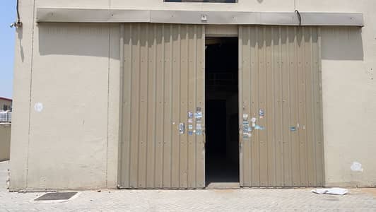 Warehouse for Rent in Al Jurf, Ajman - SUPER OFFER FOR RENT MAZANINE WARE HOUSE AVAILABLE IN AL JURF WITH 3 FACE ELECTRICITY WITH WASHROOM