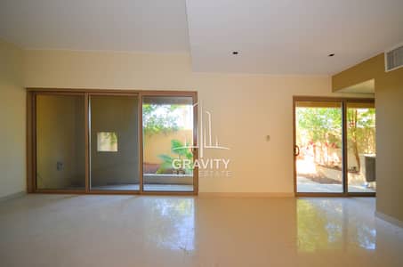 3 Bedroom Townhouse for Sale in Al Raha Gardens, Abu Dhabi - Townhouse with Garden | Family Community