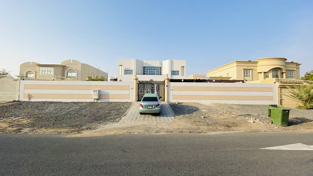 For rent villa in Ajman Al Jurf area