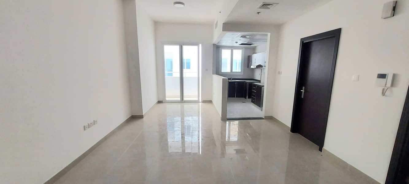 Brand new building 1bhk flat with kitchen with appliances and 2months free in Arjan Area