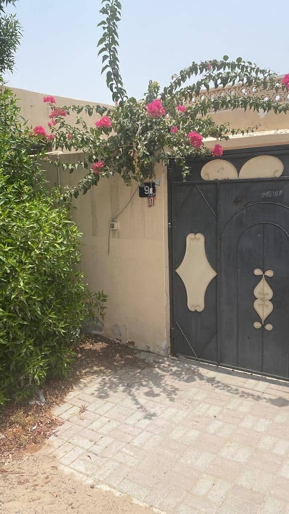 For sale villa in the city of Sharjah, Al Sabkha area