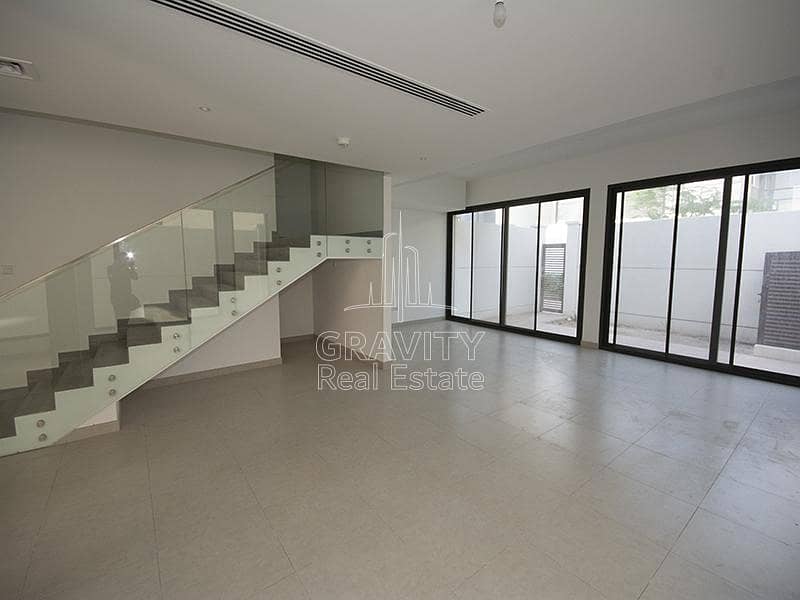 Beautiful Townhouse in Calm And Serene Location