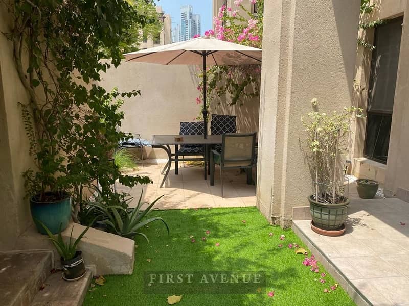 1BR Apartment  with large Private Garden in Old Town