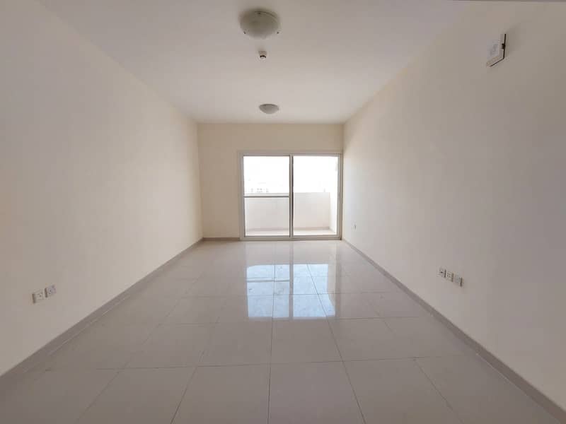 شقة في برج محمد الملا،النهدة 2 غرف 31500 درهم - 6238070