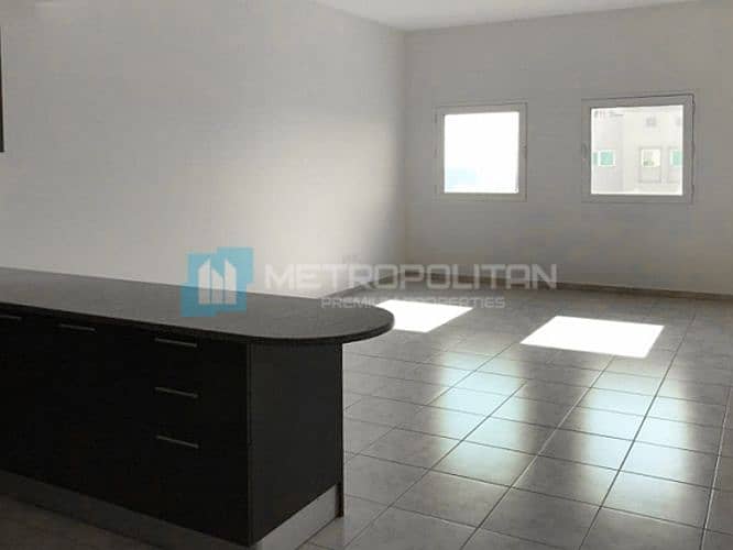 Spacious Apartment | High Floor| Well Maintained