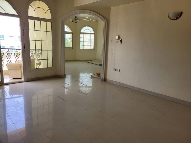 Fully renovated single story  5BHK +Maid +Majlis  Villa for rent 180k