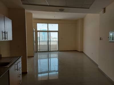 Studio for Rent in Dubailand, Dubai - HUGE STUDIO | VERY WELL MAINTAINED | WITH BALCONY.