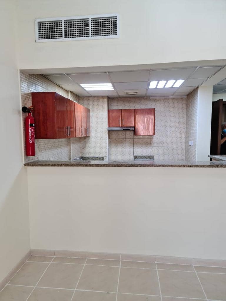 شقة في الحي الإماراتي المدينة العالمية 1 غرف 32000 درهم 6235600 شقة في الحي الإماراتي المدينة العالمية 1 غرف 32000 درهم 6235600