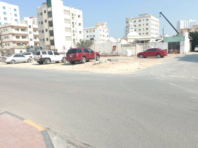 للبيع ارض تجاري سكني على الزاوية الشارع التصريح G+P+7F في ابوشغارة مع وجود مخطط الهندسي البناية