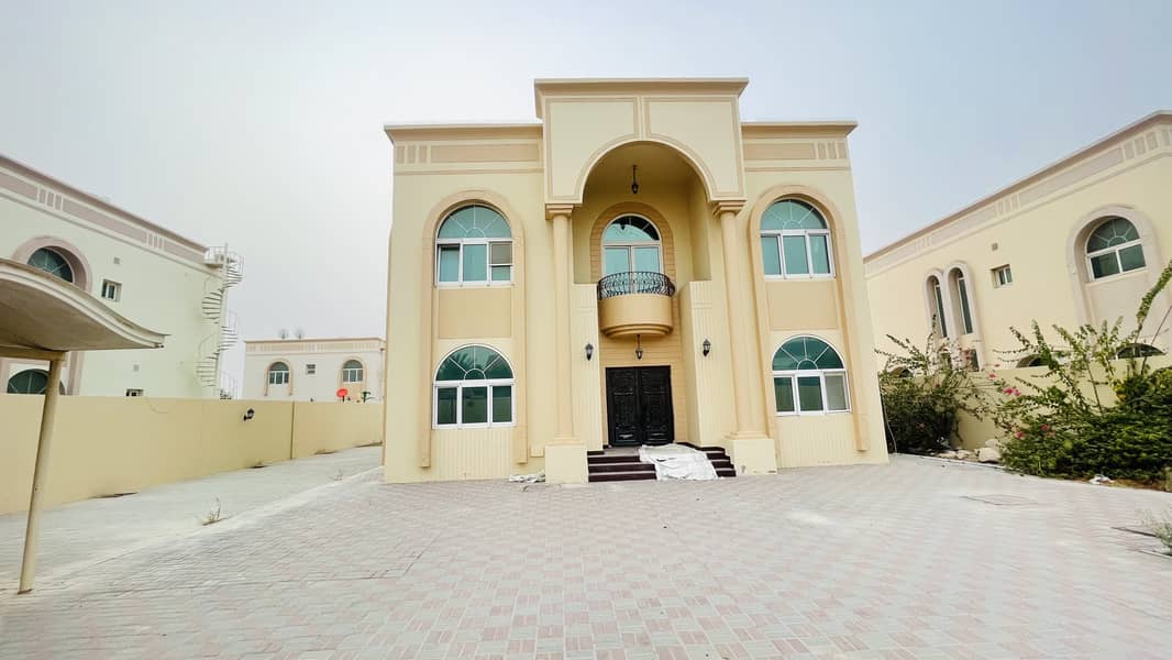 Luxury duplex 5bhk villa with wardrobe balcony parking in Al Qarrayen