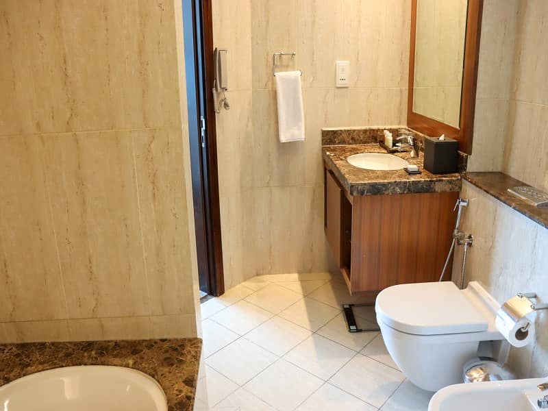 4 1DLX-Bathroom