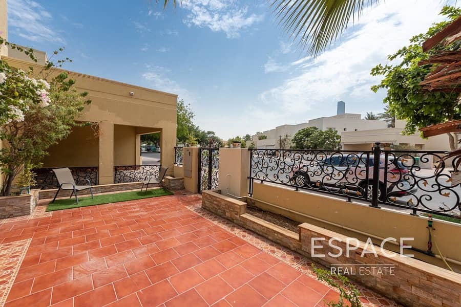 Beautiful Central Location - Upgraded - 4 Bed