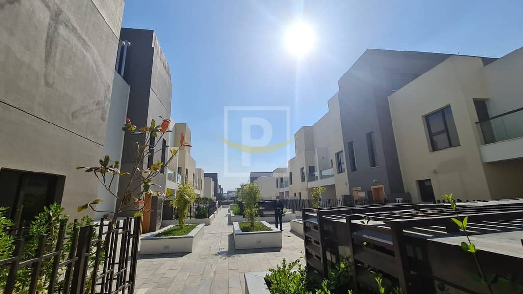 Modern 3 B/R Townhouses With Expansive Outdoor Spaces