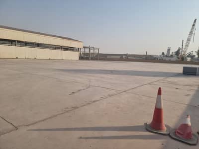 Factory for Rent in Al Sajaa Industrial, Sharjah - 200,000 SQFT WAREHOUSE 800 KV ELECTRICITY WITH 30 LABOR ROOMS