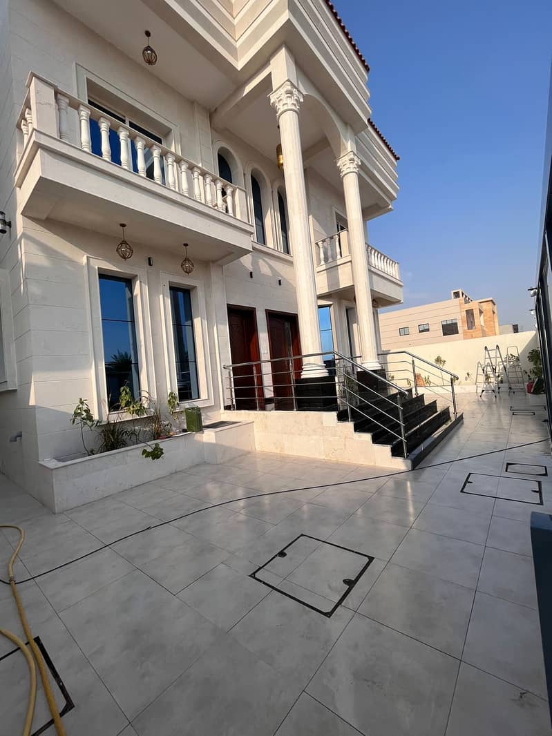 Excellent opportunity, urgent sale, villa at a great price, special personal building, freehold for all nationalities, with the possibility of Islamic