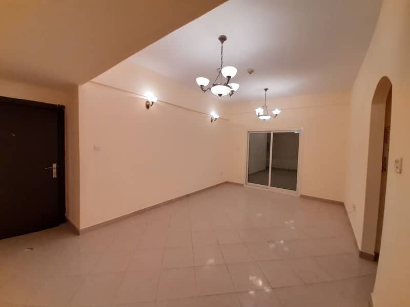 2 bhk rent 40k balcony wardrobe with all Facilities behind carrefour express