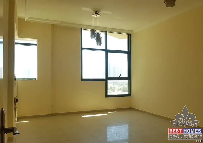 Spacious 1 Bedroom Apartment with Closed Kitchen