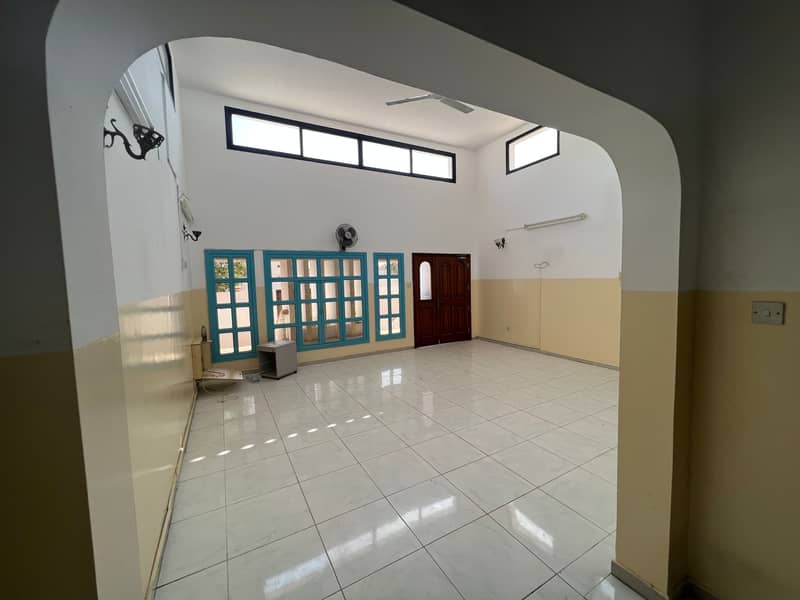 فیلا في الوحيدة ديرة 5 غرف 150000 درهم 6258559