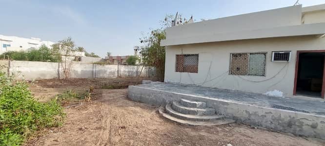 For sale an Arab house in Basnan, Sharjah, 8000 thousand feet, a very special location, at an affordable price