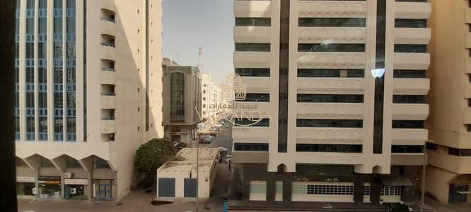 4 Bedroom Flat for Rent in Hamdan Street, Abu Dhabi - 0  Commission | Spacious 4 Bedrooms with Maid & Balcony.