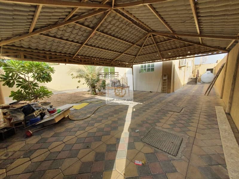 Villa for sale in Al Mowaihat district, in the Emirate of Ajman, Equipped with electricity and water.