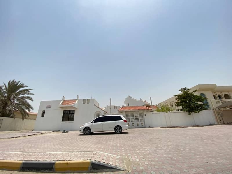 Large villa with annexes for rent in Mushairef