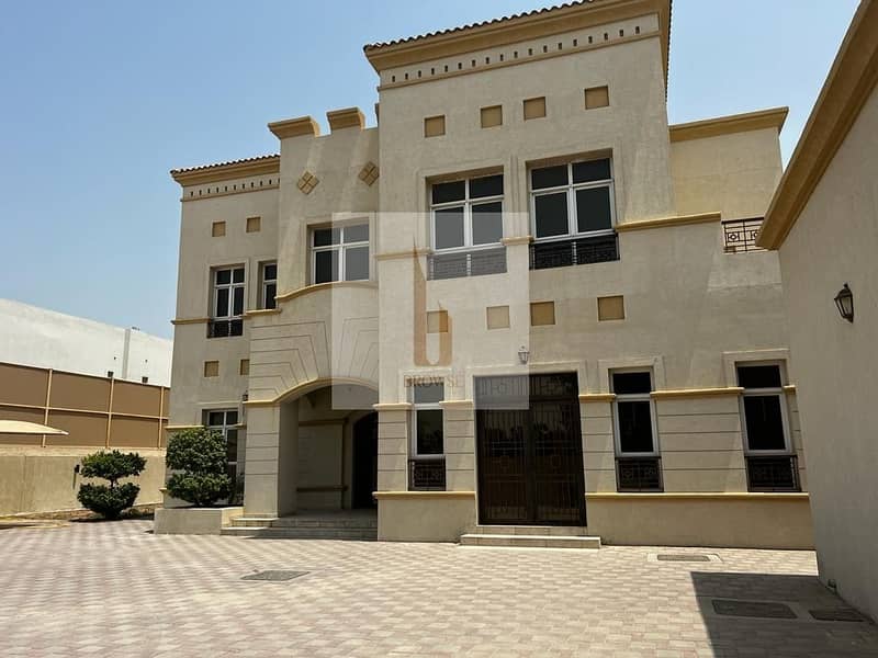 BEST DEAL HUGE VILLA WITH SERVICE BLOCK AND MAJLIS